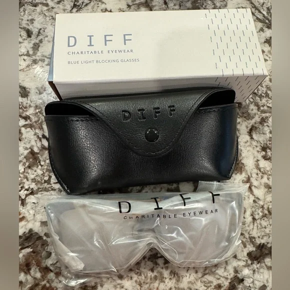 Diff BECKY Blue Light Glasses 👓 - Picture 8 of 14